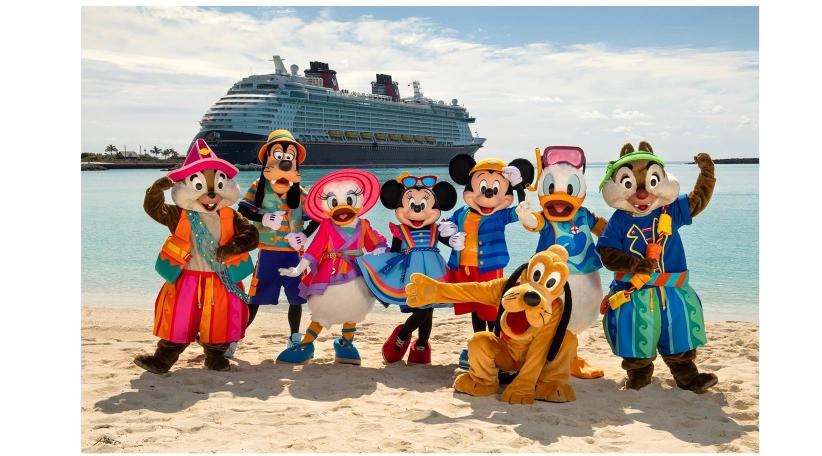 Disney Cruise Line presenta los nuevos looks de Mickey Mouse y sus amigos para Castaway Cay
