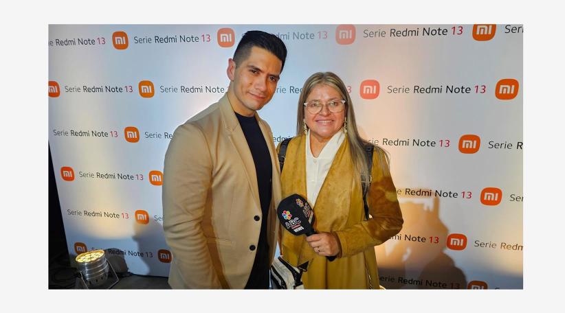 Kenji Tsukame, Product Marketing Manager de Xiaomi para la región, junto a Karina Giorgenello, de ABC MUNDIAL 