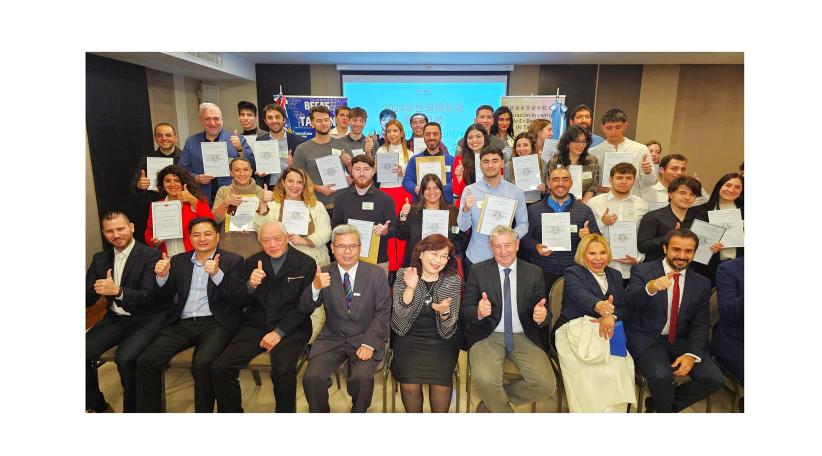 Ceremonia de Entrega de Diplomas de Becas Taiwan 2024 en Buenos Aires