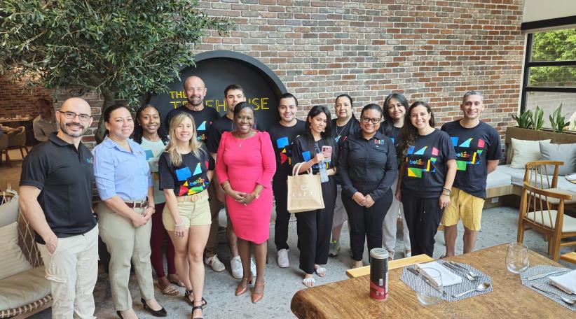 En la fotografía, los participantes acompañados de Michelle Bowers, Director of Marketing &amp; Communications; Gale Ozaeta, Marketing &amp; Communications Manager; Deborah Gilharry, Travel Trade Specialist; Chelsea Evelyn, Travel Trade y Alejandro Buitrago, Account Leader, Latin America.