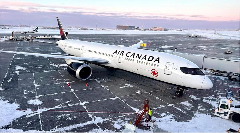 Sharp Decline in Flight Bookings Between Canada and the US.