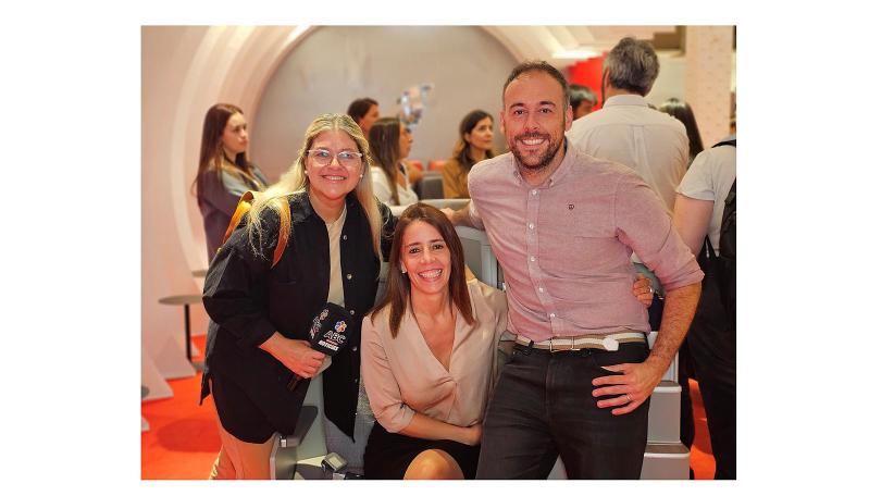 Dolores Silva Font, Country Manager de Iberia para Argentina y Uruguay; Rubén López Pérez, Responsable de Comunicación de Iberia para América Latina; y Karina Giorgibello, de ABC Mundial, durante el cierre del exitoso Espacio Iberia en Buenos Aires.