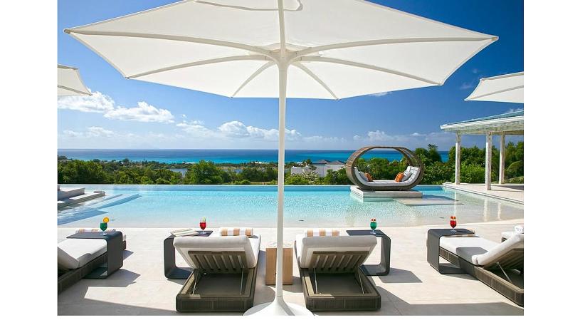 Paradise in Saint Martin: Relax by the Infinity Pool with Stunning Views at Villa Avanti, Terres Basses