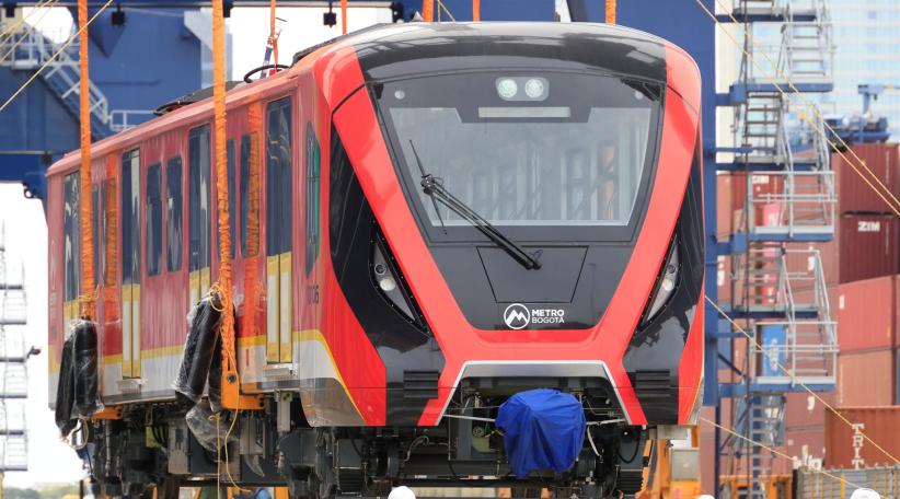 Bogotá se ilusiona: Llegan los primeros vagones del metro y el alcalde Galán celebra un hito histórico