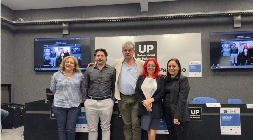 Conversatorio ARISE Argentina. De izquierda a derecha Andrea Chiappini (AFE – Ministerio de Seguridad), Lucas Herrero (Universidad de Palermo), Carlos Milanesi (Consejo Nacional de Bomberos), Patricia Pérez (Presidenta ARISE Argentina) e Irene Romero (Presidenta de Solidaridad entre Argentinos).