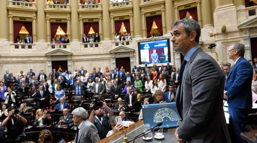 Gobierno retira el polémico artículo de licencias médicas de la reforma laboral .