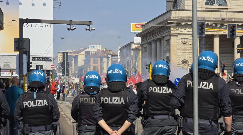 Milán vivió un sábado de máxima tensión con marchas enfrentadas por el Remigration Summit (foto: Pablo Munini).