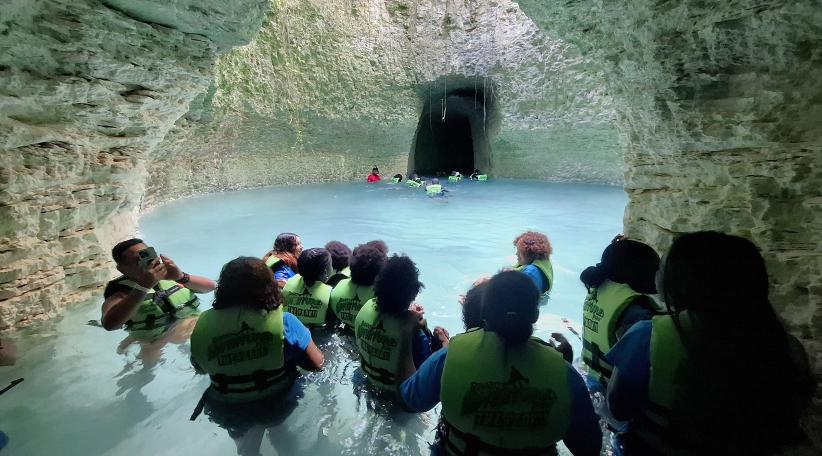 Bávaro Adventure Park y Royal Holiday brindan un día de esperanza a niñas y jóvenes en Punta Cana.