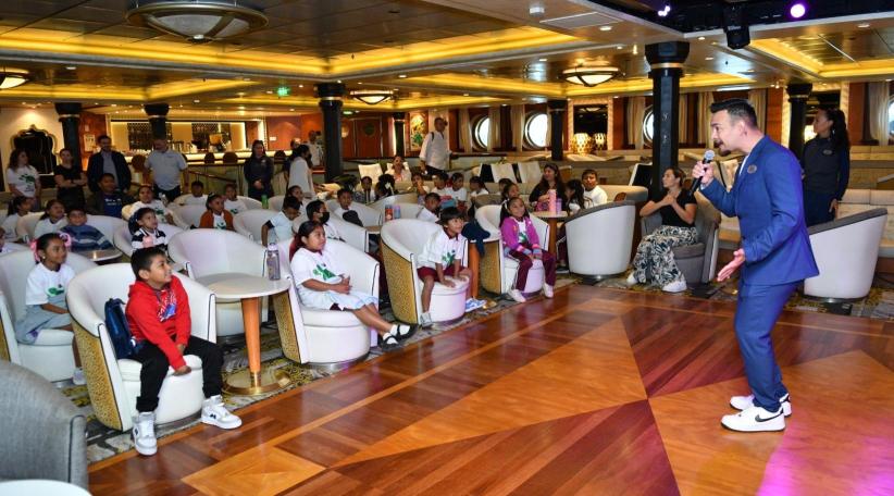 Royal Caribbean impulsa la educación marítima en Mahahual con el programa Royal Voyagers.