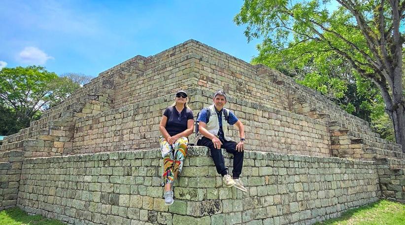 Copán Ruinas: la experiencia de caminar entre pirámides mayas y explorar los túneles de una civilización milenaria.