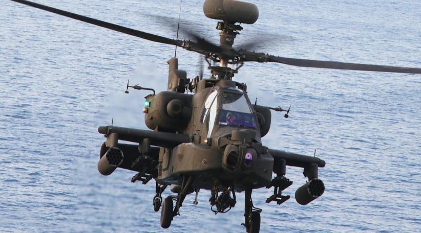 Estados Unidos lanza ataques contra Irán tras el derribo de un helicóptero Apache cerca del Estrecho de Ormuz.