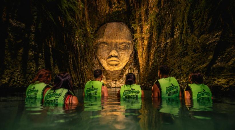 Bávaro Adventure Park revoluciona las noches de Punta Cana con la primera experiencia nocturna en un río subterráneo.