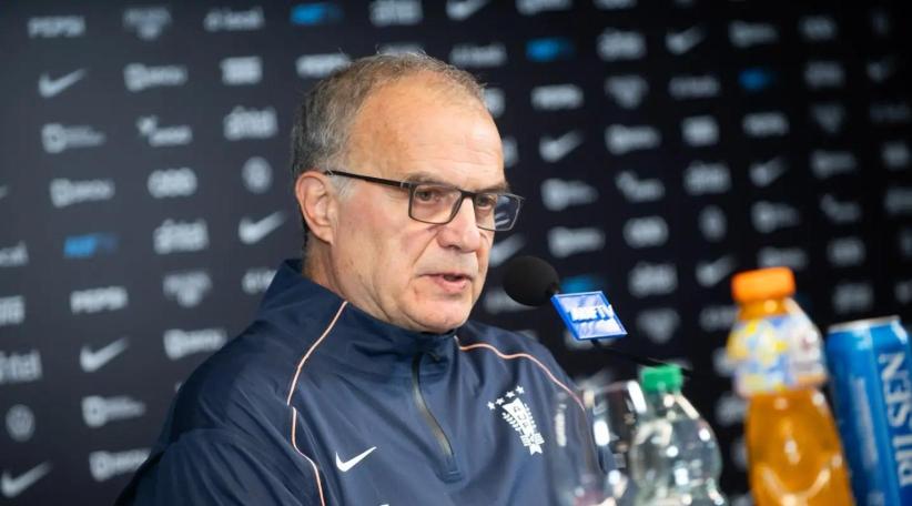 Tras el papelón mundialista, Bielsa reveló los cambios que aceptó en Uruguay.