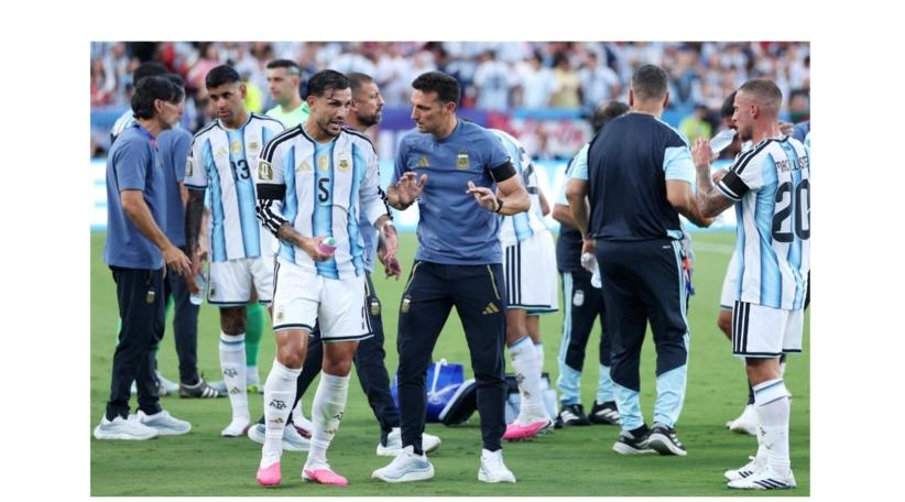 "El fútbol no es dos más dos igual a cuatro", dice Scaloni tras la clasificación de Argentina para enfrentar a Inglaterra en semifinales.