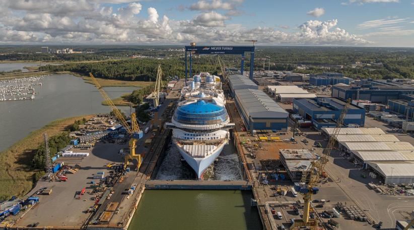Royal Caribbean: Hero of the Seas flota por primera vez y avanza hacia su debut en Miami.