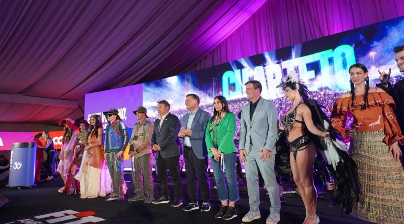 Córdoba presentó en la FIT 2026 su campaña de verano Córdoba está de moda con un show de Desakta2.