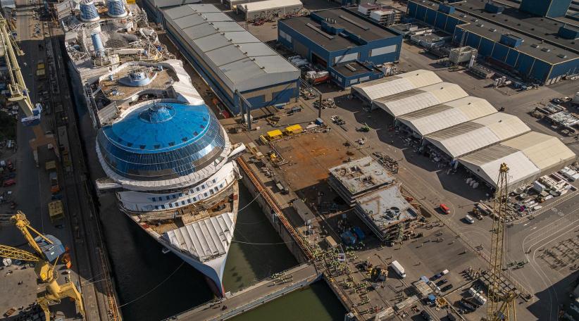 Royal Caribbean planeja expansão com novos navios até 2032.
