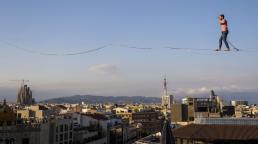 Nathan Paulin caminó en el aire… a 70 metros de altura y fascinó a todos 