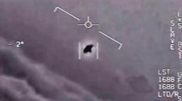 Los pilotos de dos aviones distintos informaron de un objeto volador no identificado en las alturas.