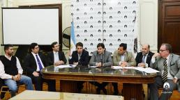 Los diputados Álvarez Palma y Reyes, flanqueados por los expertos en delitos informáticos