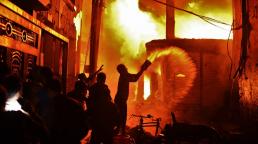 Bangladesh fire: Blaze kills dozens in Dhaka historic district