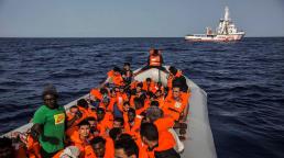 El "Open Arms" entra en aguas italianas pero los guardacostas le impiden atracar en Lampedusa