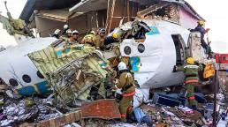 Al menos 12 muertos al estrellarse un avión con 100 personas a bordo en Kazajistán