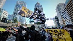 Several civic groups held a march in Taipei on Sunday to show their support for 12 Hong Kongers detained in Shenzhen for trying to make their way to Taiwan by sea.