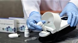 Investigadores de la Universidad Nacional Chiao Tung de Taiwán (NCTU) han desarrollado una prueba rápida de COVID-19 que puede detectar la etapa de la infección de un individuo y producir resultados en menos de cinco minutos.