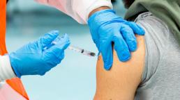 Coronavirus: Moderna confirms its vaccine works against UK and South African variants