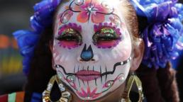 México vuelve a celebrar masivamente el Día de Muertos