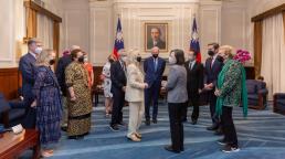 La presidenta Tsai agradeció a la delegación estadounidense por viajar a Taiwán "en un momento crítico especial para expresar su amistad hacia el país"