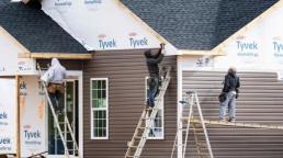 Strong U.S. economic growth expected in fourth quarter, outlook darkening