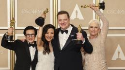  Los cuatro ganadores de actuación—Michelle Yeoh, Brendan Fraser, Jamie Lee Curtis y Ke Huy Quan—ganaron sus primeros premios Oscar durante la ceremonia; 16 nominados eran novatos.
