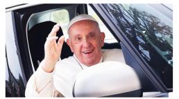 "Todavía estoy vivo" dice el Papa Francisco al salir del hospital 