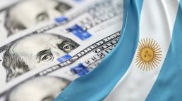 El dólar en Argentina se vende a 500 pesos en una corrida de los ahorristas por refugiarse en la moneda norteamericana