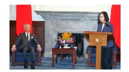 La presidenta Tsai elogió los intercambios parlamentarios Taiwán-Francia al al recibir a la delegación, encabezada por el vicepresidente del Senado francés, Alain Richard, en la Oficina Presidencial.