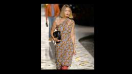Versace reinventa el Y2K con modernidad y alegría en Milán