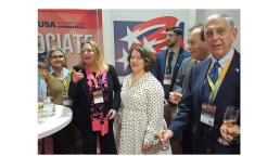 La encargada de Negocios de la Embajada de Estados Unidos visitó el stand de Visit USA en la FIT 2025