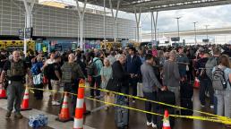 Siguen las demoras y largas filas en los aeropuertos de EEUU mientras la TSA espera pagos la próxima semana. 