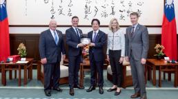 El presidente de Taiwán reafirma alianza con EE. UU. y anuncia mayor gasto en defensa.