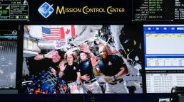 Artemis II regresa a la Tierra tras una histórica misión alrededor de la Luna.