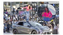 Nathy Peluso deslumbró a miles de personas en Plaza Catalunya con un recital gratuito a pleno sol.