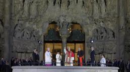 León XIV bendice la Torre de Jesús de la Sagrada Familia y llama a la paz durante su histórica visita a Barcelona.