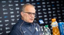 Tras el papelón mundialista, Bielsa reveló los cambios que aceptó en Uruguay.