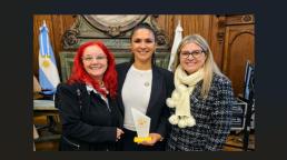Mónica Navarro fue distinguida con el Premio Internacional Mujer Faro por su liderazgo en la industria marítima.