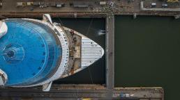 Hero of the Seas, da Royal Caribbean, flutua pela primeira vez antes da estreia em Miami.