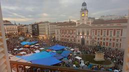 Más de mil personas acampan en La Puerta del Sol de Madrid para exigir leyes que frenen los desalojos.