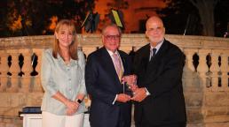WTTC distingue a Frank Rainieri por impulsar el desarrollo turístico de Punta Cana.