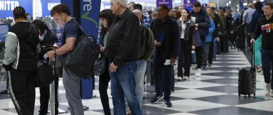 EE.UU. reduce un 10% el tráfico aéreo debido al cierre del gobierno: cientos de vuelos cancelados desde el 7 de noviembre